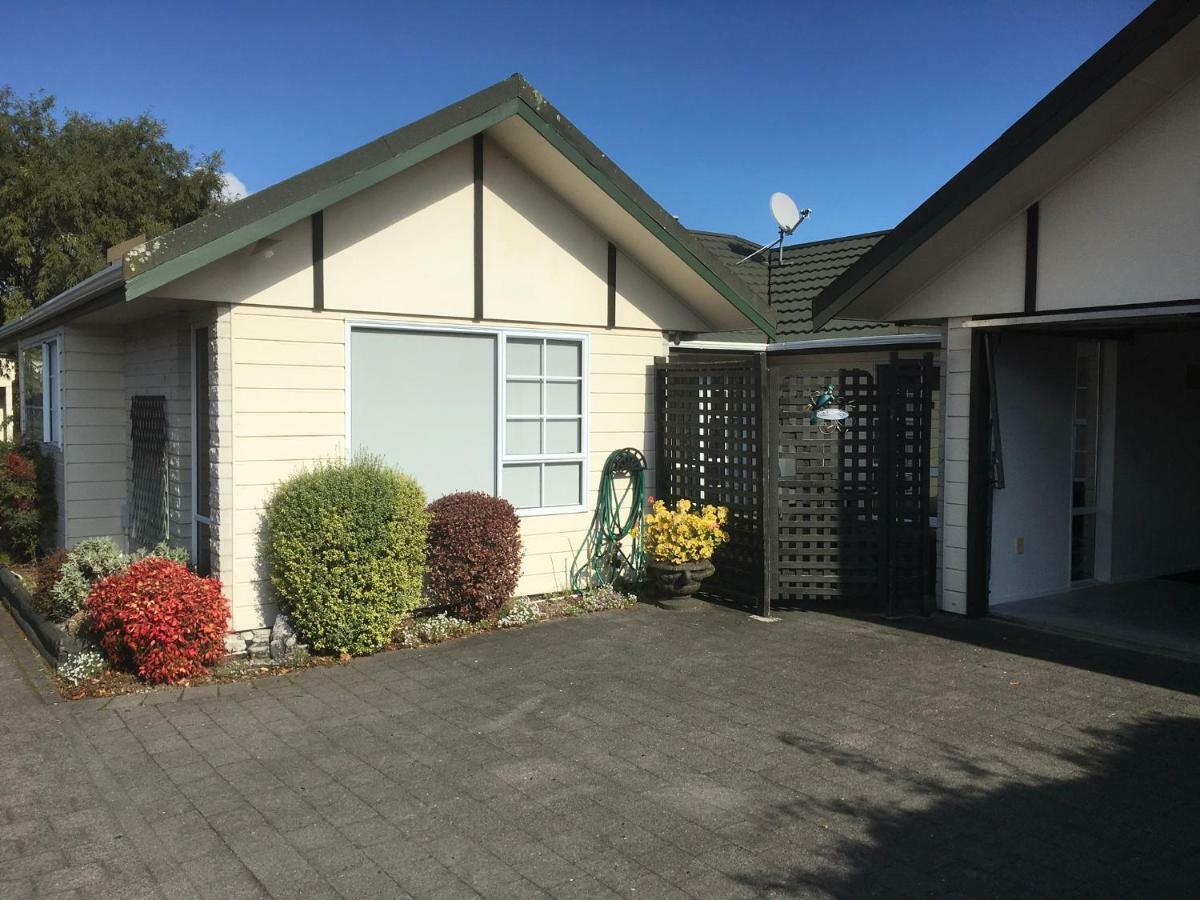 Tui House Villa Lago Lago Taupo Esterno foto